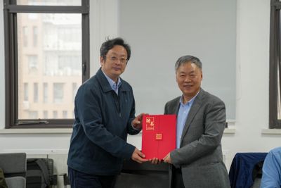 6-1颁发聘书.jpg