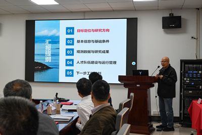 8-1阎恩荣教授汇报.jpg