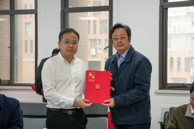 6-3颁发聘书.jpg