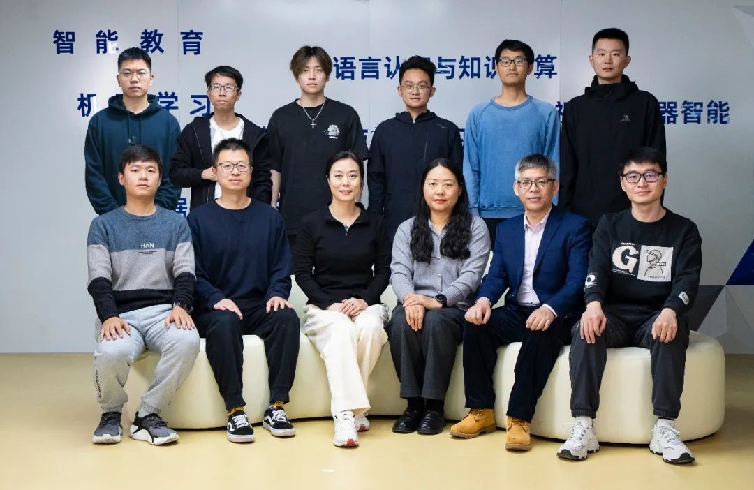 团队合影.jpg 团队合影.jpg