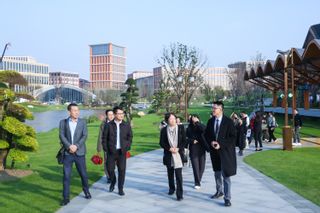 华为-参观图片.jpg